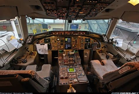 United Airlines Boeing 757-200 Cockpit - a photo on Flickriver