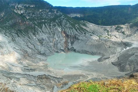 Tangkuban Perahu, Bandung | Entry Fee, Timings and Things to Do