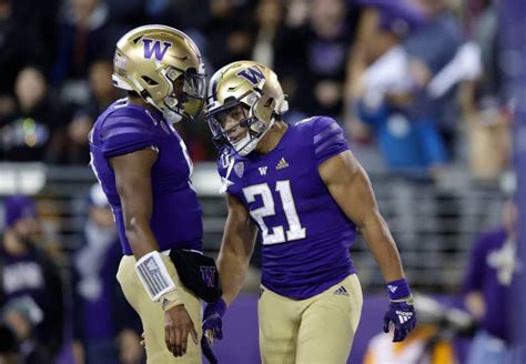 Texas vs. Washington: who's got the edge in their Alamo Bowl matchup