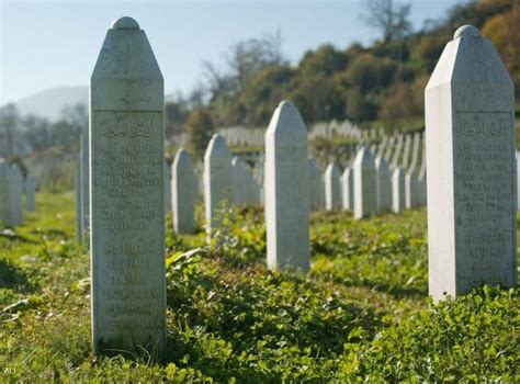 Srebrenica Massacre Mass Graves : Relatives rebury more victims on 26th ...