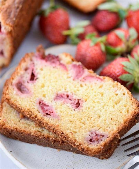 Fresh Strawberry Cake - The flavours of kitchen