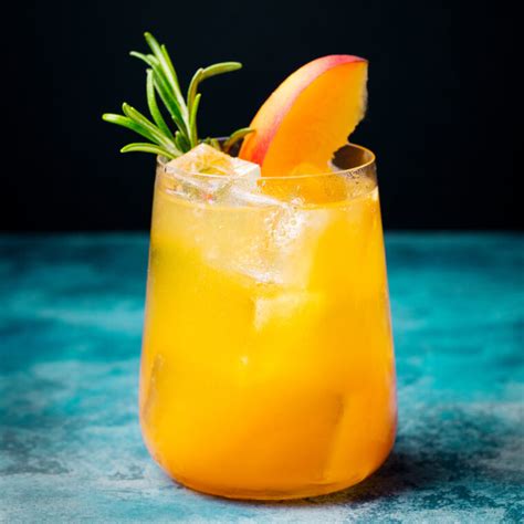 5 Perfect Peach Moonshine Cocktails - Cocktails Cafe