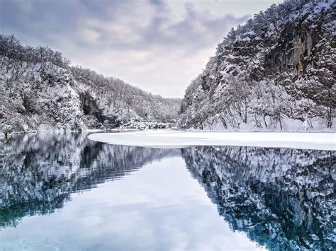 How to visit the frozen Plitvice Lakes in winter - Adventurous Miriam