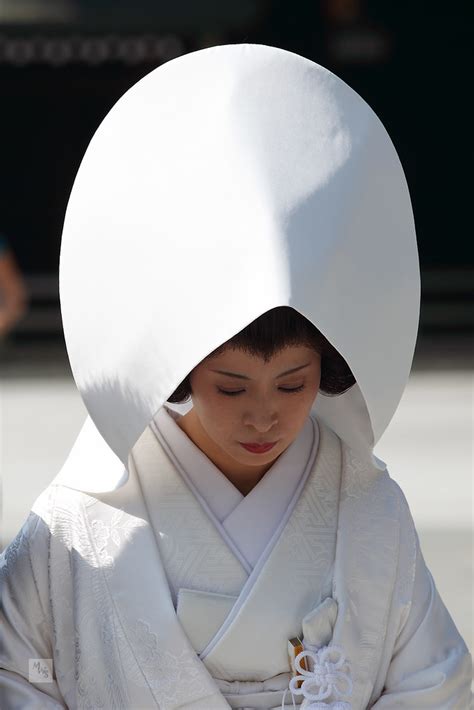 Tokyo shinto bride in white shiromuku kimono | Japanese shin… | Flickr