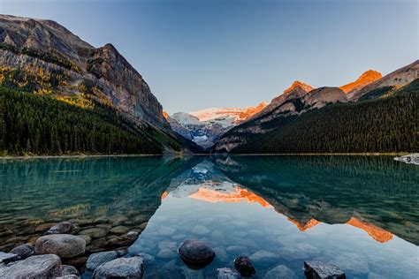 Sunrise at Lake Louise [OC] [1500x1000] : r/EarthPorn