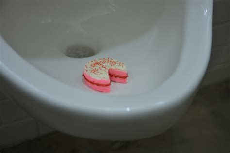 Urinal Cake Cakes – Foodiggity