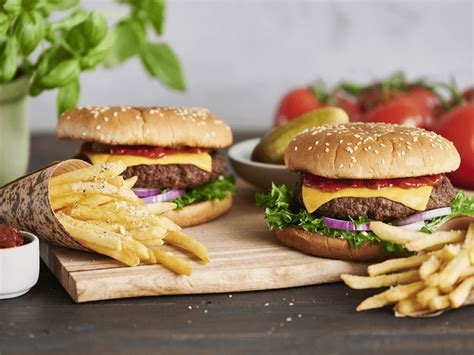 Classic Cheeseburger with French Fries - Emborg