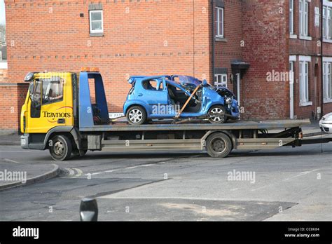 Accident car being towed away hi-res stock photography and images - Alamy