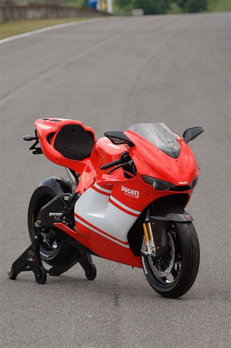 XXX: Ducati Desmosedici RR - Asphalt & Rubber