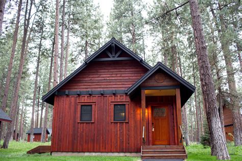 FivePine Lodge Cabin. Sisters, Oregon. Getaway in Central Oregon. Lodge ...