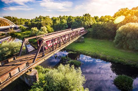 Old Train Crossing the Old Steel Bridge Free Stock Photo | picjumbo