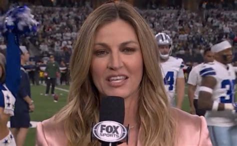 Erin Andrews' Outfit For Cowboys vs. Packers Is Going Viral - The Spun