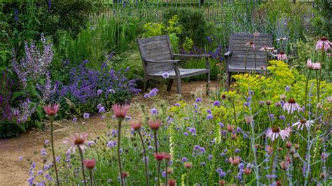 Sensory garden plants: the 10 best to grow in your garden | Homes & Gardens