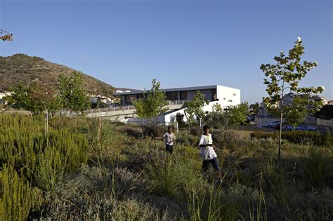 Tirat Carmel Library / Schwartz Besnosoff Architects | ArchDaily