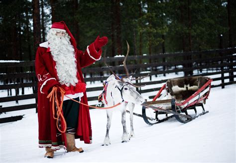 Pictures Of Santa Claus And Reindeer