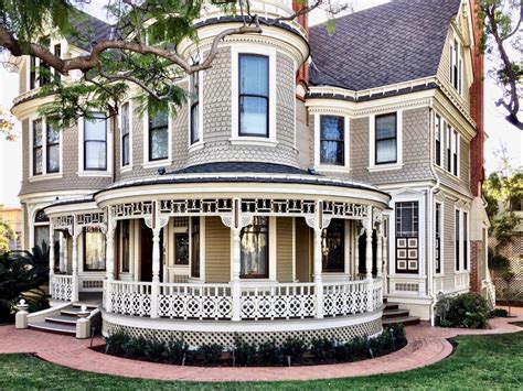 10 Ways to Achieve a Victorian Gothic-Inspired Home