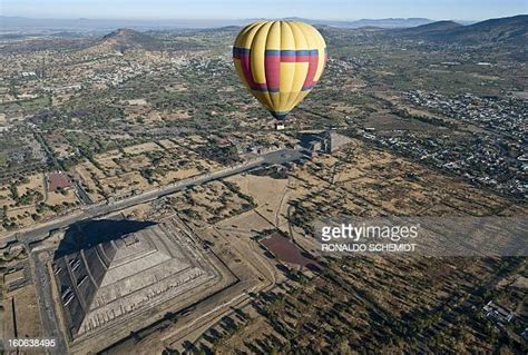 67 Teotihuacan Hot Air Balloon Festival Stock Photos, High-Res Pictures ...