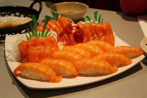 File:Salmon Sushi and Sashimi Platter - W Sushi.jpg - Wikipedia, the ...