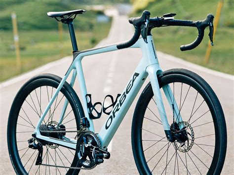 Orbea Gains sleek carbon frame, more stealth integration in versatile e ...