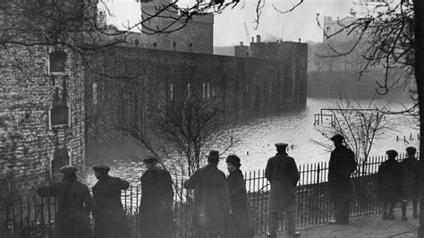 Historic Photographs From 1928 Thames Flood ~ Vintage Everyday