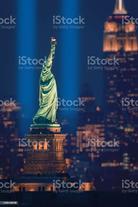 Statue Of Liberty Salutes 9 11 Memorial Stock Photo - Download Image ...