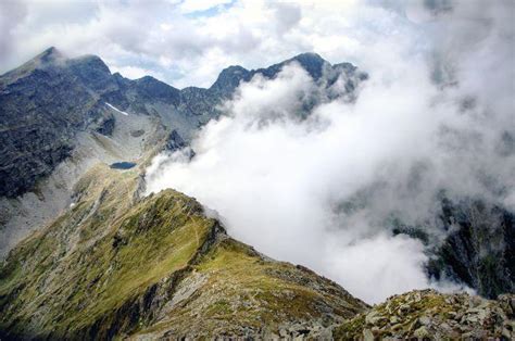 The Best 2-Day Hike & Adventure Trip in Romania's Fagaras Mountains ...