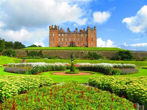 Drumlanrig Castle