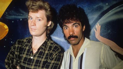 The Bizarre Hall & Oates Tour Story You Need To Know About - Exclusive