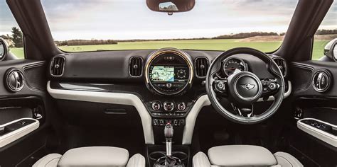 MINI Countryman Interior & Infotainment | carwow