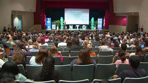 Hundreds of first-time teachers attend orientation in Hialeah Gardens ...