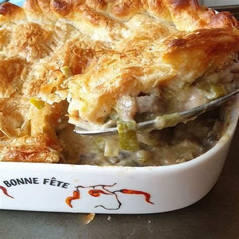 Creamy Chicken, Leek and Mushroom Pie - Foodle Club