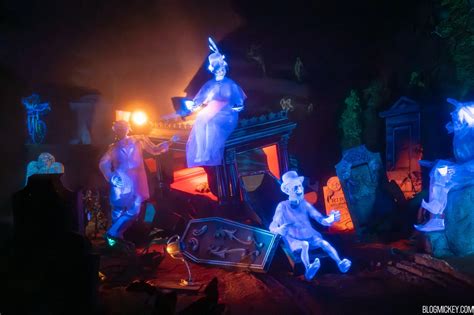 Glowing Hearse Effect No Longer Active in Haunted Mansion at Magic Kingdom