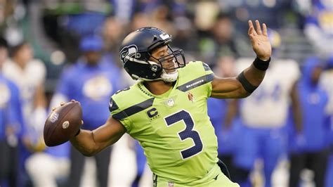 Seahawks Quarterback Russell Wilson To See Hand Specialist Monday