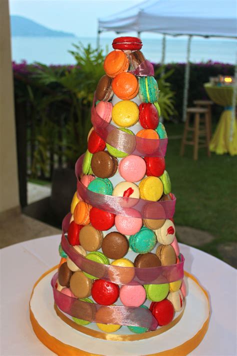 macaroon tower. (: | Macaroon tower, Macaroons, Desserts