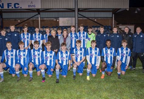 Thatcham Town Under 18’s unveil new kit to sponsors Indigrow