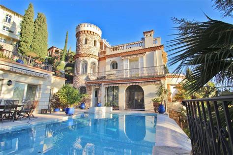 If you really want to live like a king, you need a castle. Buy this one ...