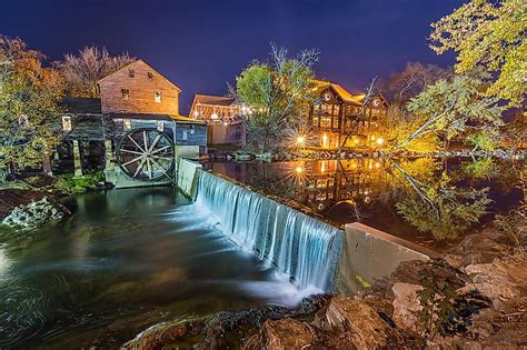 These Small Towns in Tennessee Come Alive in Fall - WorldAtlas