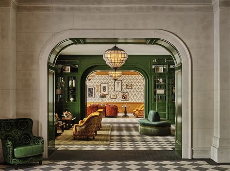 Four Seasons Hotel Boston Reopens, Revealing a Dramatic Lobby ...