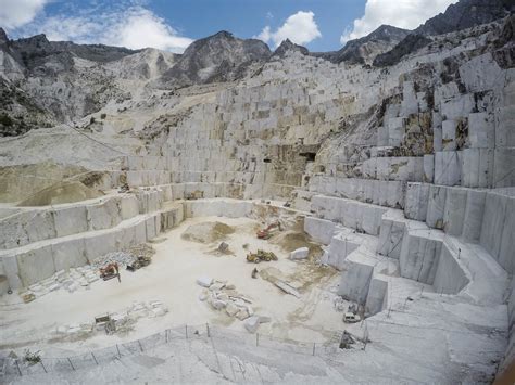 Guided tour to the Carrara marble quarries | The World Is Kullin