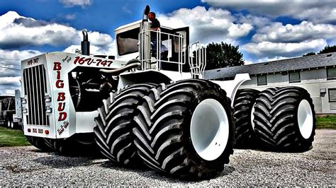 Big Bυd 747, the world's largest tractor, is a testament to the ...