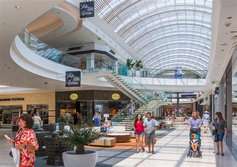 A New Florida Mall Defies Retailing’s Headwinds - The New York Times