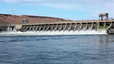 mcnary dam on columbia river oregon Stock Footage Video (100% Royalty ...