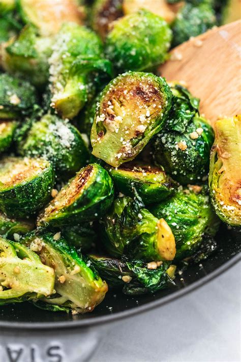 The BEST quick and easy Sauteed Brussels Sprouts recipe with garlic and ...