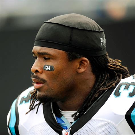 Carolina Panthers RB DeAngelo Williams dyes hair pink to honor mother