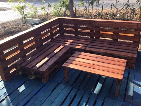 Garden Pallet Corner Sofa | Pallets garden, Corner sofa, Outdoor decor