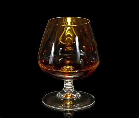 Snifter - Wikipedia | Whisky glass, Brandy glass, Glass