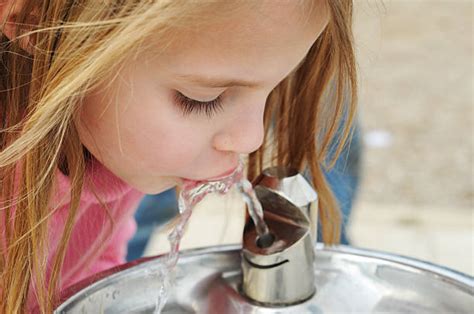 Why Public Drinking Water Fountains Are Important Outdoors?