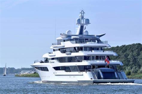 Ukrainian oligarch Viktor Medvedchuk's $200 million superyacht has a ...