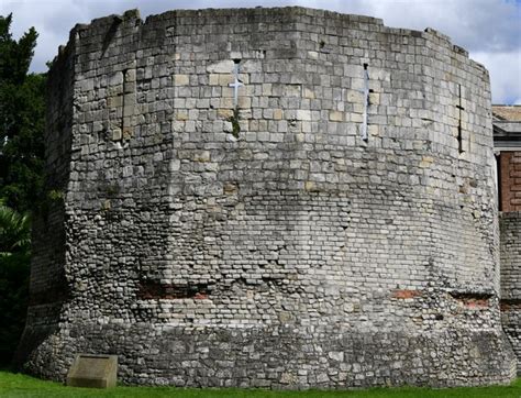 York: Tower on the Roman wall © Michael Garlick cc-by-sa/2.0 ...