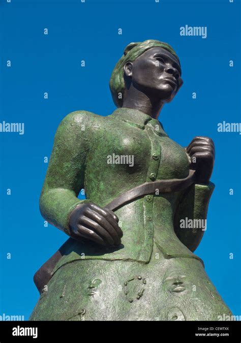 Harriet tubman bronze statue hi-res stock photography and images - Alamy